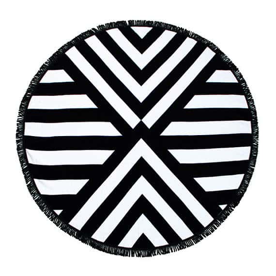 Black and white round towel