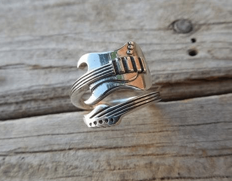 Silver wrap-style ring with guitar shape