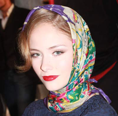 woman wearing bonnet style headscarf